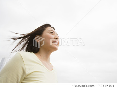 A woman with a smile 29546504