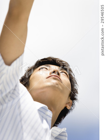 A young man in a shirt 29546505