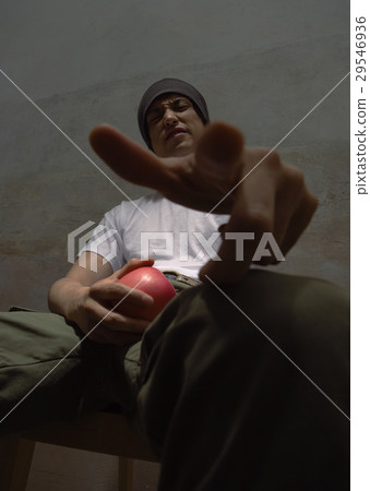 A finger 29546936