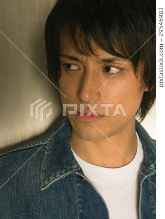 一個年輕人 一個年輕人 29546981