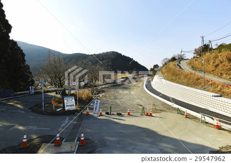 Road closing road due to earthquake Road closing road due to earthquake 29547962