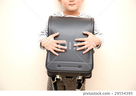 拿著書包的男孩 拿著書包的男孩 29554395