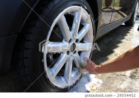 Cleaning the tires 29554452