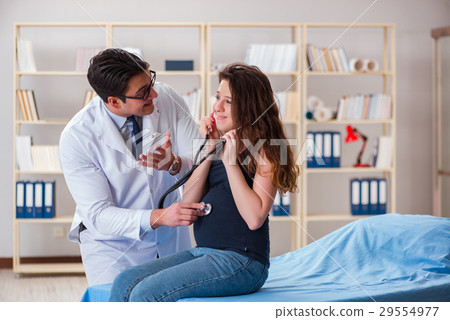 Doctor examining pregnant woman patient 29554977