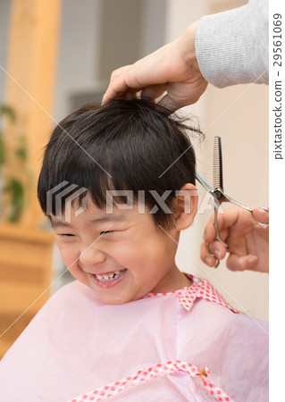 Children haircut at home 29561069