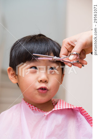 Children haircut at home 29561071