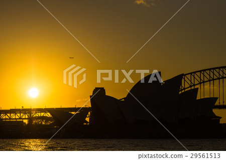 歌劇院和海港大橋在澳大利亞悉尼 29561513