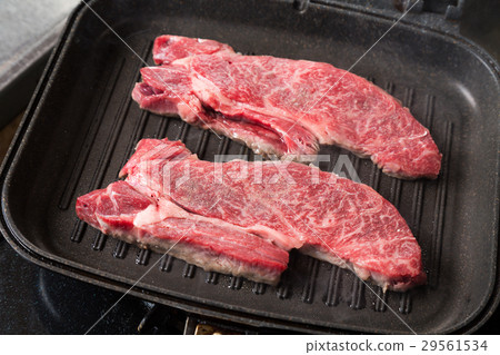 黑毛和牛牛肉肩烤牛排肉 29561534