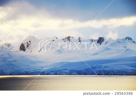 South Pole 29563398