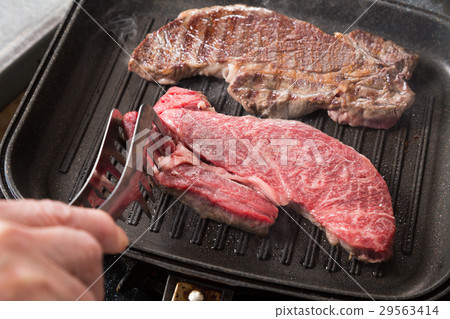 黑毛和牛牛肉肩烤牛排肉 29563414