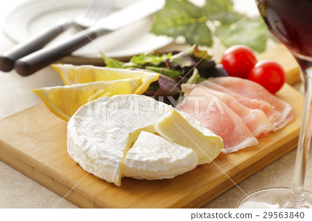 Cheese and raw ham hors d 'oeuvres 29563840