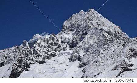 Peak of mount Thamserku 29567341