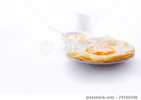 Crispy crepes with apricot jam 29568306