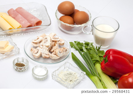 Omelet preparation : Ingredients to prepare omelet 29568431