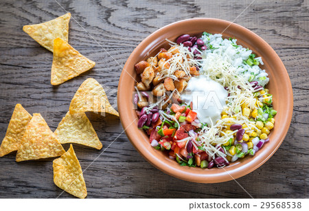 圖庫照片: chicken burrito bowl