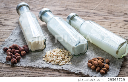 Different types of non-dairy milk 29568729