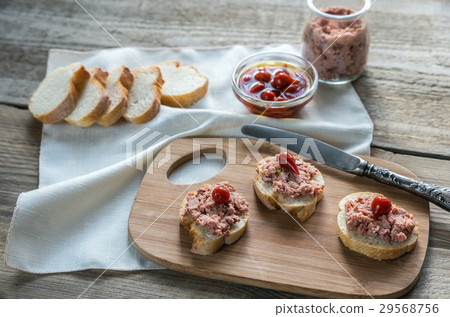 Sandwiches with pate on the wooden board 29568756