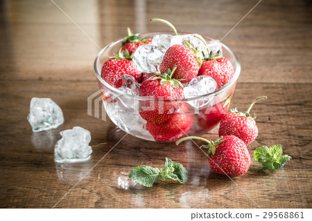 Fresh strawberries with ice cubes Fresh strawberries with ice cubes 29568861