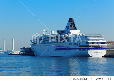   客船在大碼頭穿孔 29569251