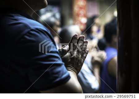 Hands to pray 29569751