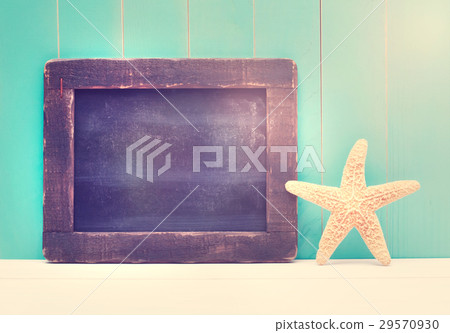Starfish and small chalkboard 29570930