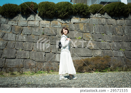 Sightseeing travel women Sightseeing travel women 29571535