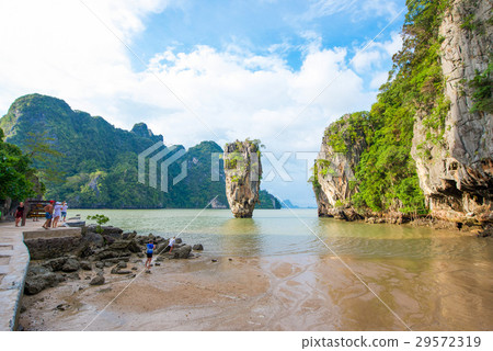 James bond island landmark of Phang-nga bay James bond island landmark of Phang-nga bay 29572319