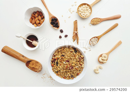 Cashew nuts, raisins, oats and other ingredients Cashew nuts, raisins, oats and other ingredients 29574200
