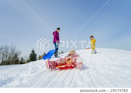Parent and child playing in the snow 29574760