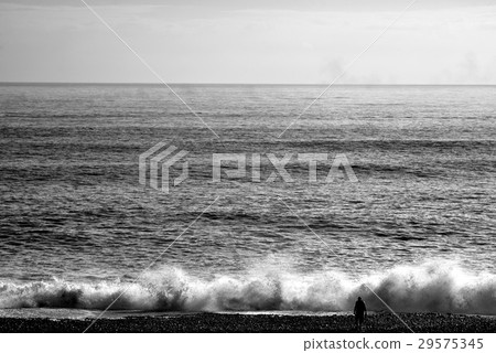 人與浪 無懼 面對 人與浪 無懼 面對 29575345