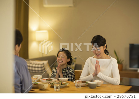 Family dinner 29576751