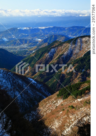 A view of the valley of Mizunagawa and direction toward Hadano seen from Tanzawa · Tabiden 29577064