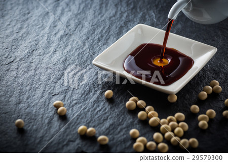 醬油 豆醬 傾倒的 29579300