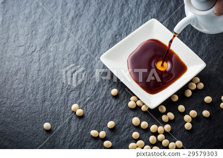 醬油 豆醬 傾倒的 29579303
