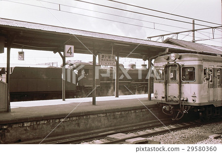 Showa 43 Yonebara Station蒸汽機車D50和Kiha 55 29580360