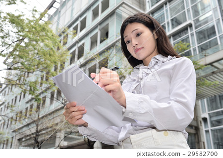 Working woman 29582700