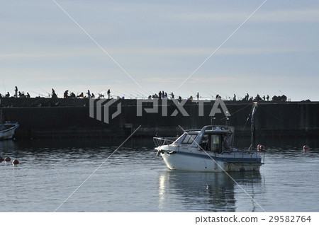 Breakwater fishing 29582764