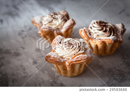 cakes cupcakes  gray concrete background 29583688