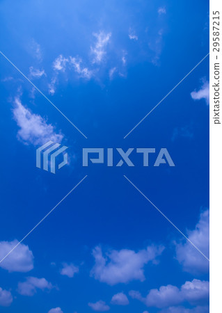 四月的天空和雲彩（垂直） 29587215