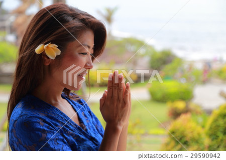 女孩獨自旅行形象 女孩獨自旅行形象 29590942