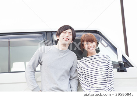 20's couple talking in front of the car 29590943