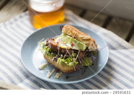 Thickly sliced bacon and avocado sandwich Thickly sliced bacon and avocado sandwich 29591631