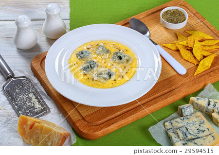 hot delicious creamy gorgonzola polenta, close-up hot delicious creamy gorgonzola polenta, close-up 29594515