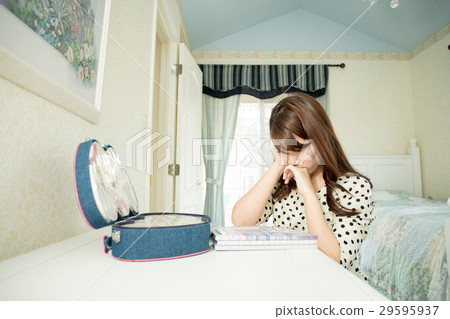 懷孕早期的名人婦女 懷孕早期的名人婦女 29595937
