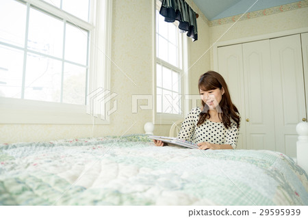 懷孕早期的名人婦女 懷孕早期的名人婦女 29595939
