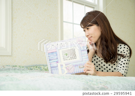 懷孕早期的名人婦女 29595941