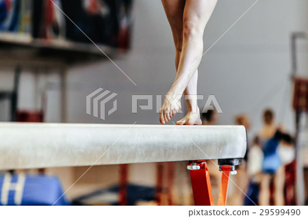 feet woman gymnast on balance beam 29599490