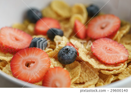 closeup of dry corn flakes with berries in bowl 29600140
