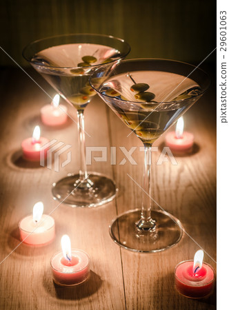 Two olive martini cocktails in the candlelight 29601063