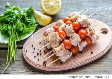 Chicken skewers with cherry tomatoes Chicken skewers with cherry tomatoes 29601073